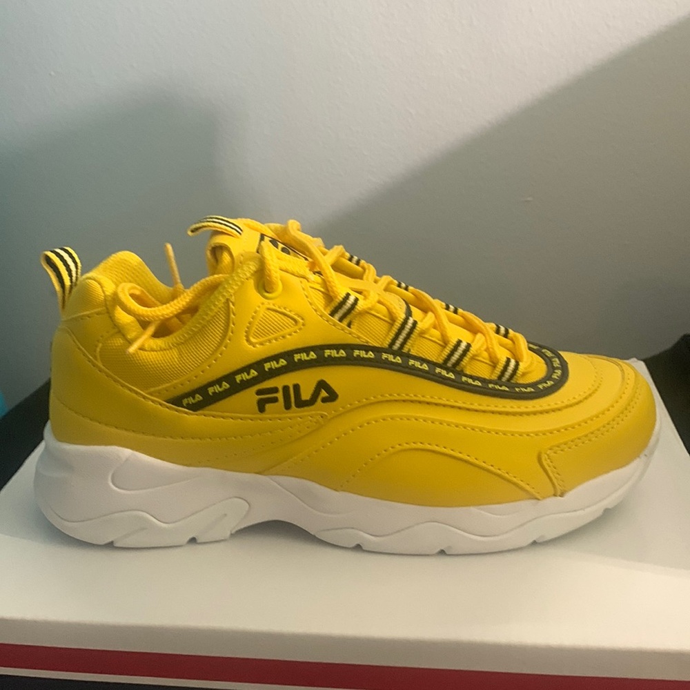 New yellow fila  5.5